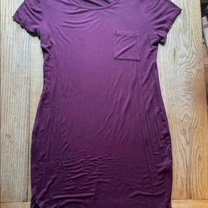 Burgundy t-shirt dress with pocket